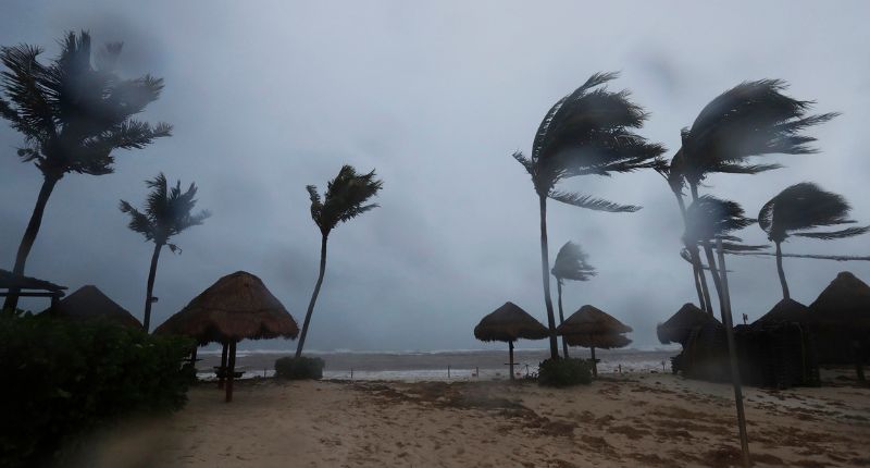 Hurricane — Playa del Carmen